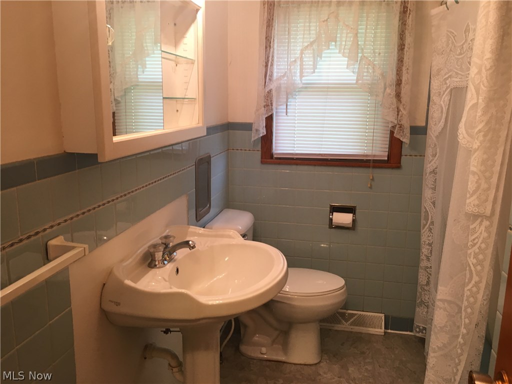 275 West Caston Road Akron, OH 44319 - Photo 16 of 29