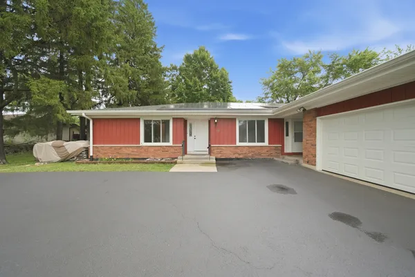 $2,100 | 152 Dunbar Lane, Unit A, Dundee, IL 60118