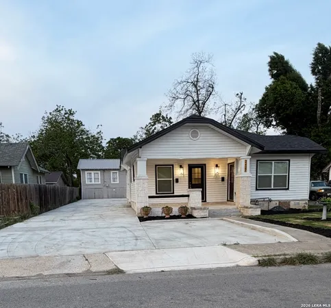 $1,595 | 2427 West Southcross Boulevard, Unit 1, San Antonio, TX 78211