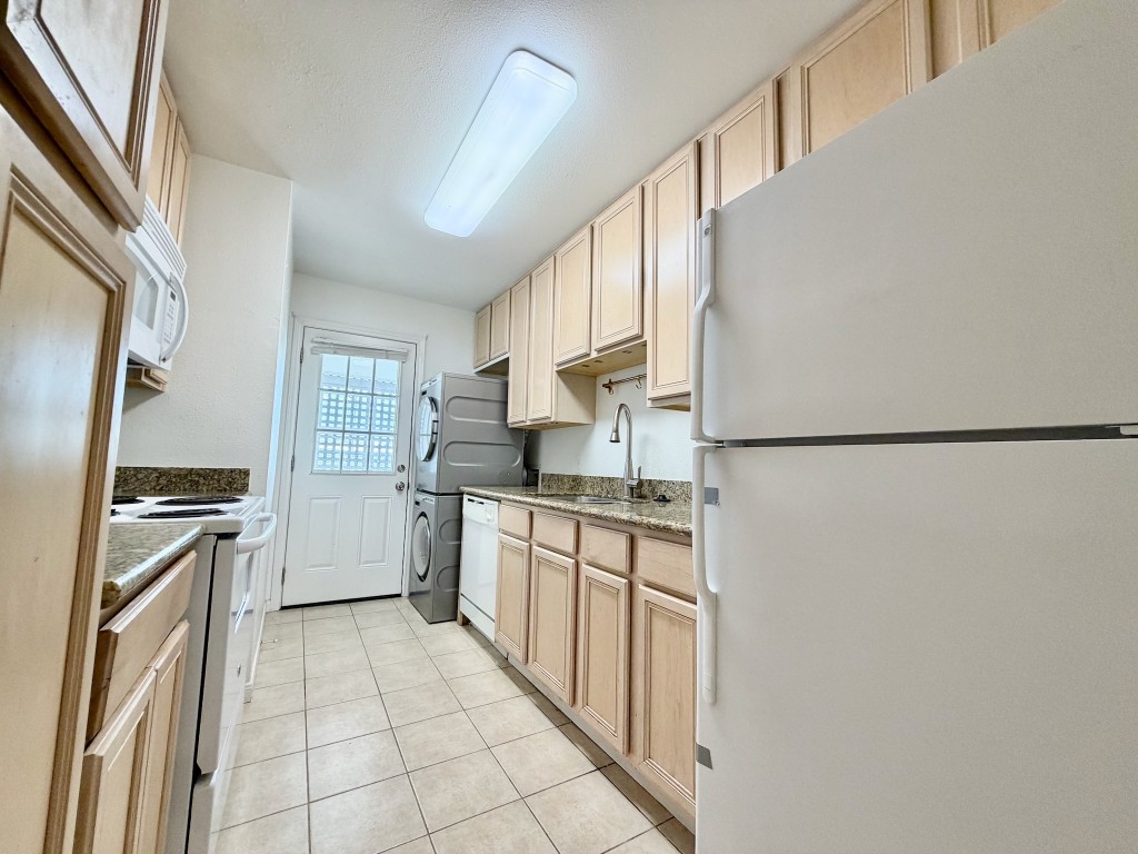 2126 Banks Street, Unit 3 Houston, TX 77098 - Photo 31 of 41 a kitchen with stainless steel appliances granite countertop a refrigerator a stove a sink and dishwasher