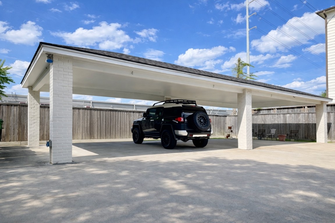 2126 Banks Street, Unit 3 Houston, TX 77098 - Photo 38 of 41 a view of a car garage