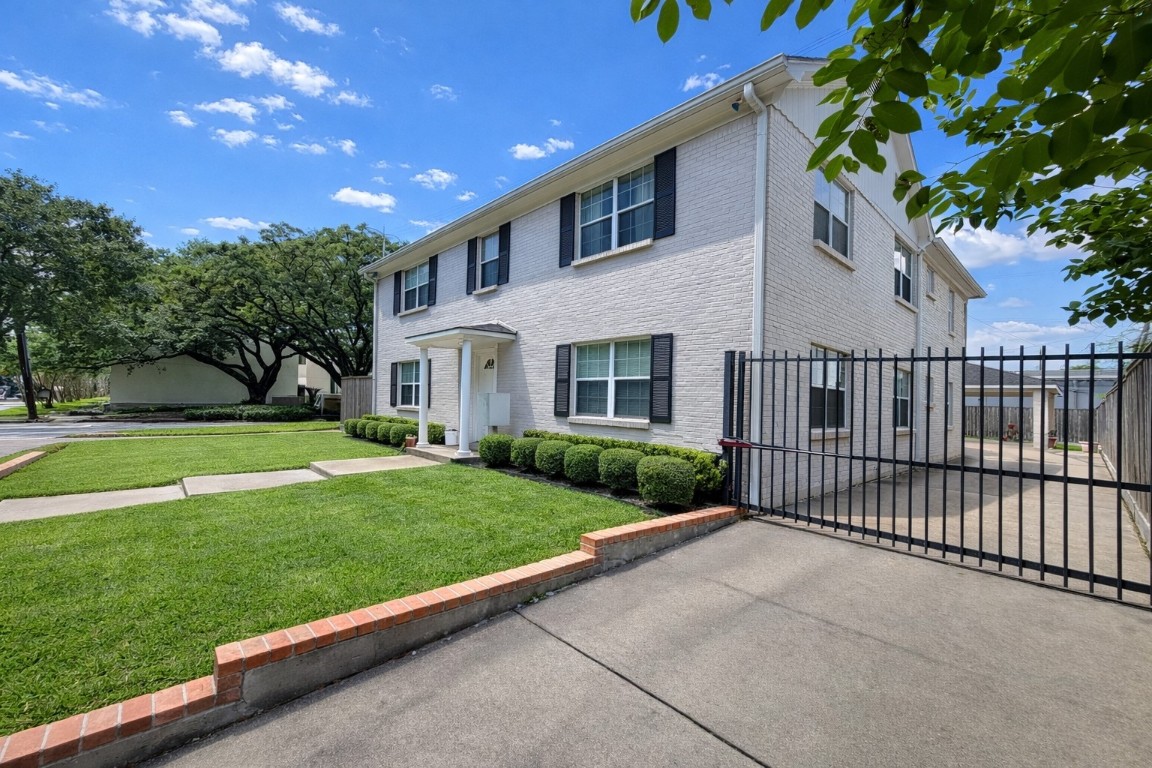 2126 Banks Street, Unit 3 Houston, TX 77098 - Photo 4 of 41 a front view of a house with a yard