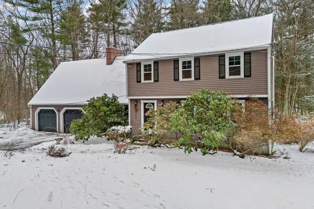 $599,000 | 37 Camelot Drive, Bedford, NH 03110