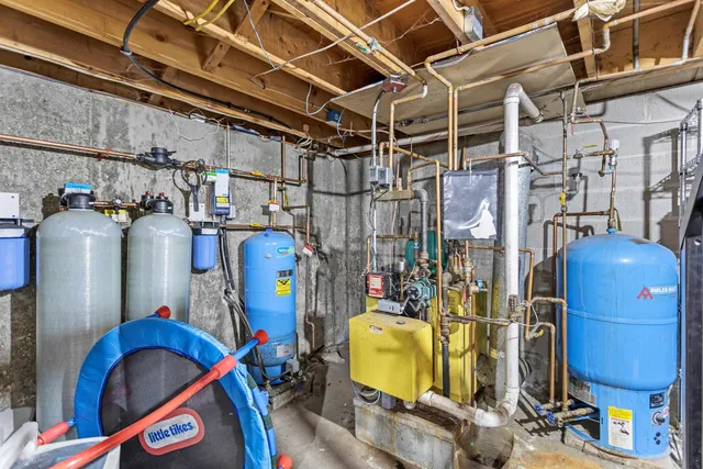 $599,000 | 37 Camelot Drive, Bedford, NH 03110