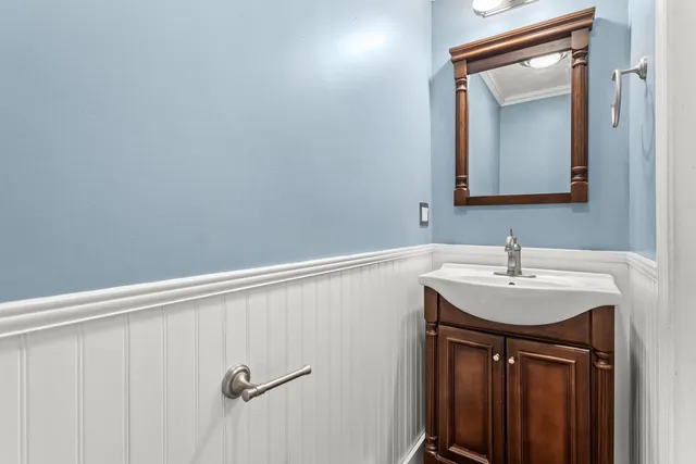 $599,000 | 37 Camelot Drive, Bedford, NH 03110