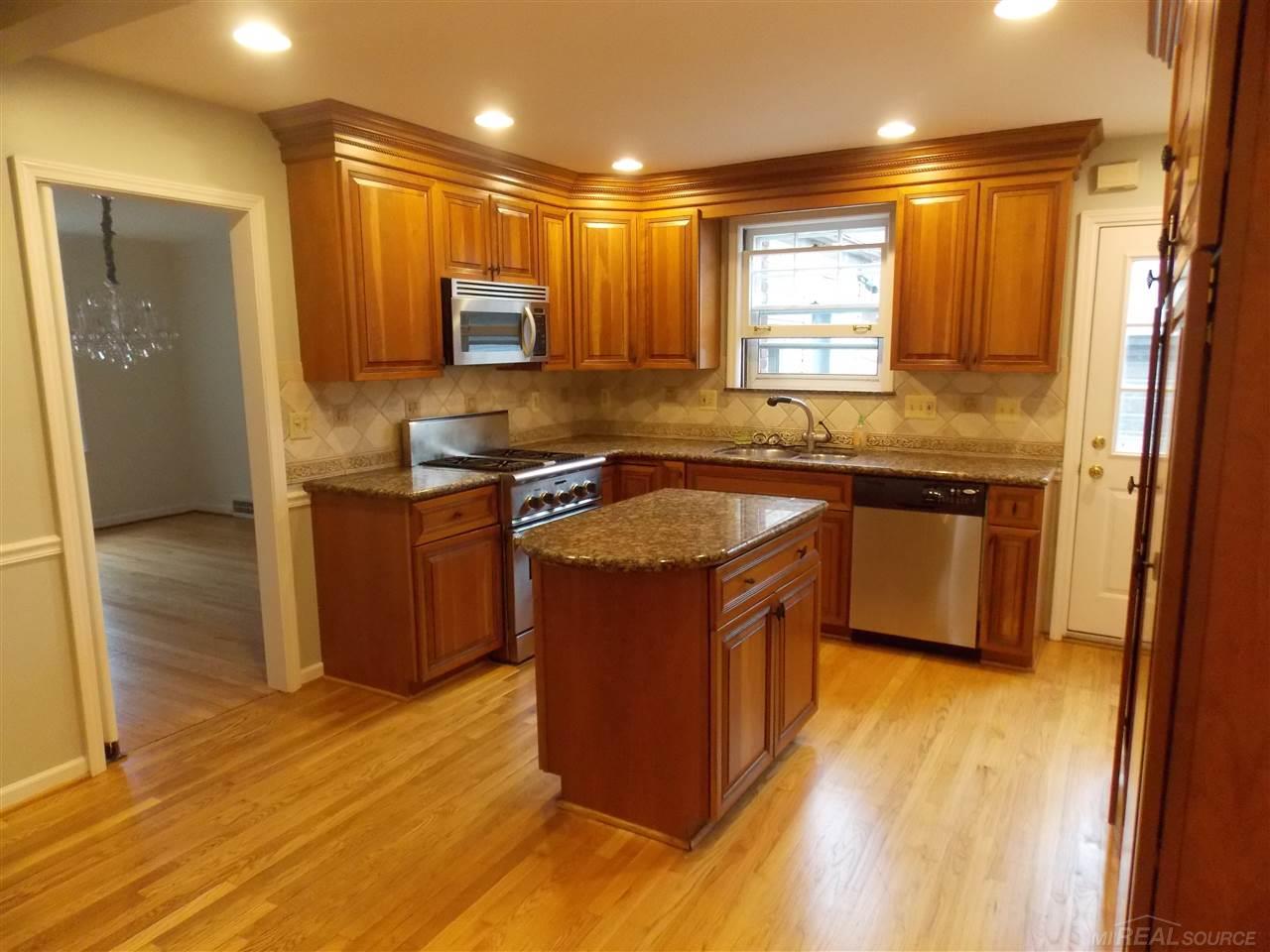330 Merriweather Road Grosse Pointe Farms, MI 48236 - Photo 2 of 21