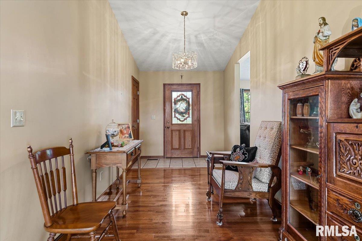 6 Trussell Road Jacksonville, IL 62650 - Photo 3 of 39 Gallery Image 3