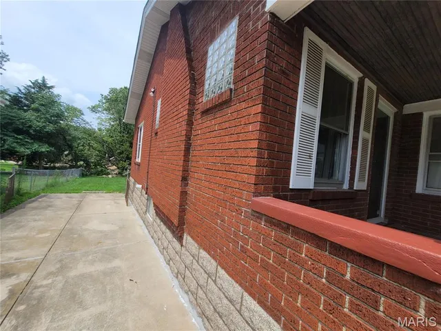 $135,000 | 2965 Kincaid Avenue, St. John, MO 63114