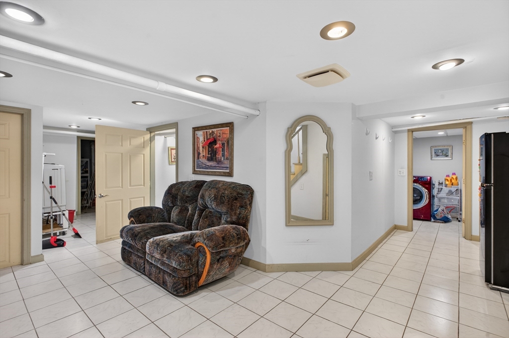 962 Pleasant Street Worcester, MA 01602 - Photo 23 of 32