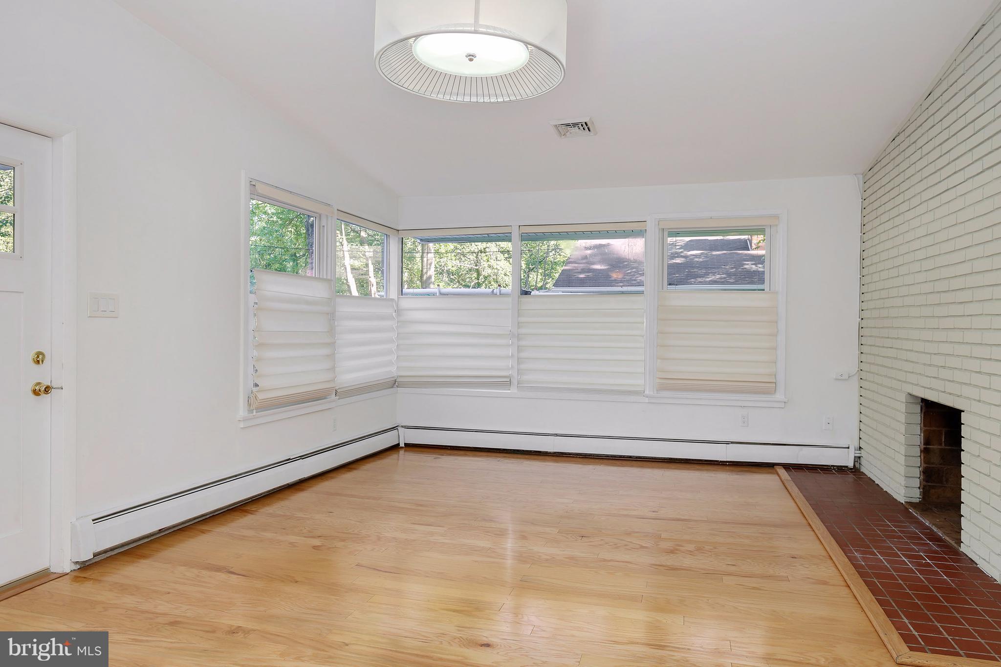 3129 Manor Road Falls Church, VA 22042 - Photo 5 of 30 Living Room