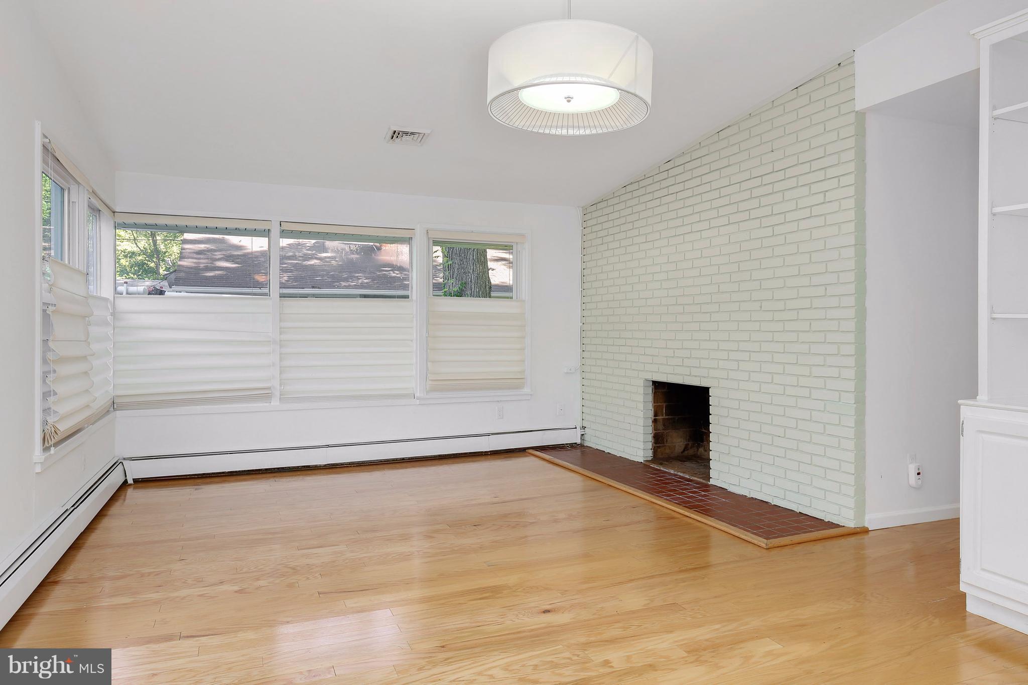 3129 Manor Road Falls Church, VA 22042 - Photo 6 of 30 Living Room