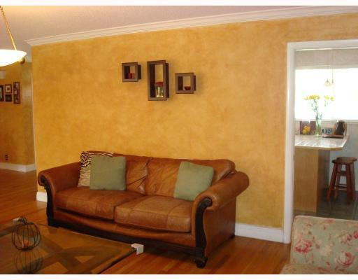 974 Southwest 12th Avenue Boca Raton, FL 33486 - Photo 4 of 10 Den/Family/Great Room
