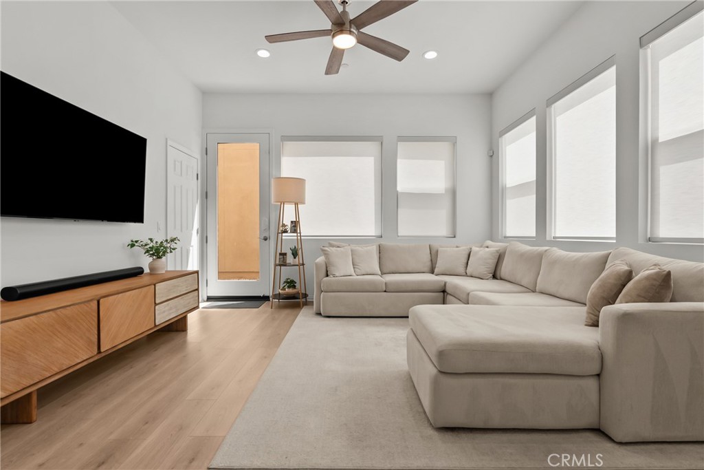 27375 Thunder Rdg Court Stevenson Ranch, CA 91381 - Photo 3 of 11