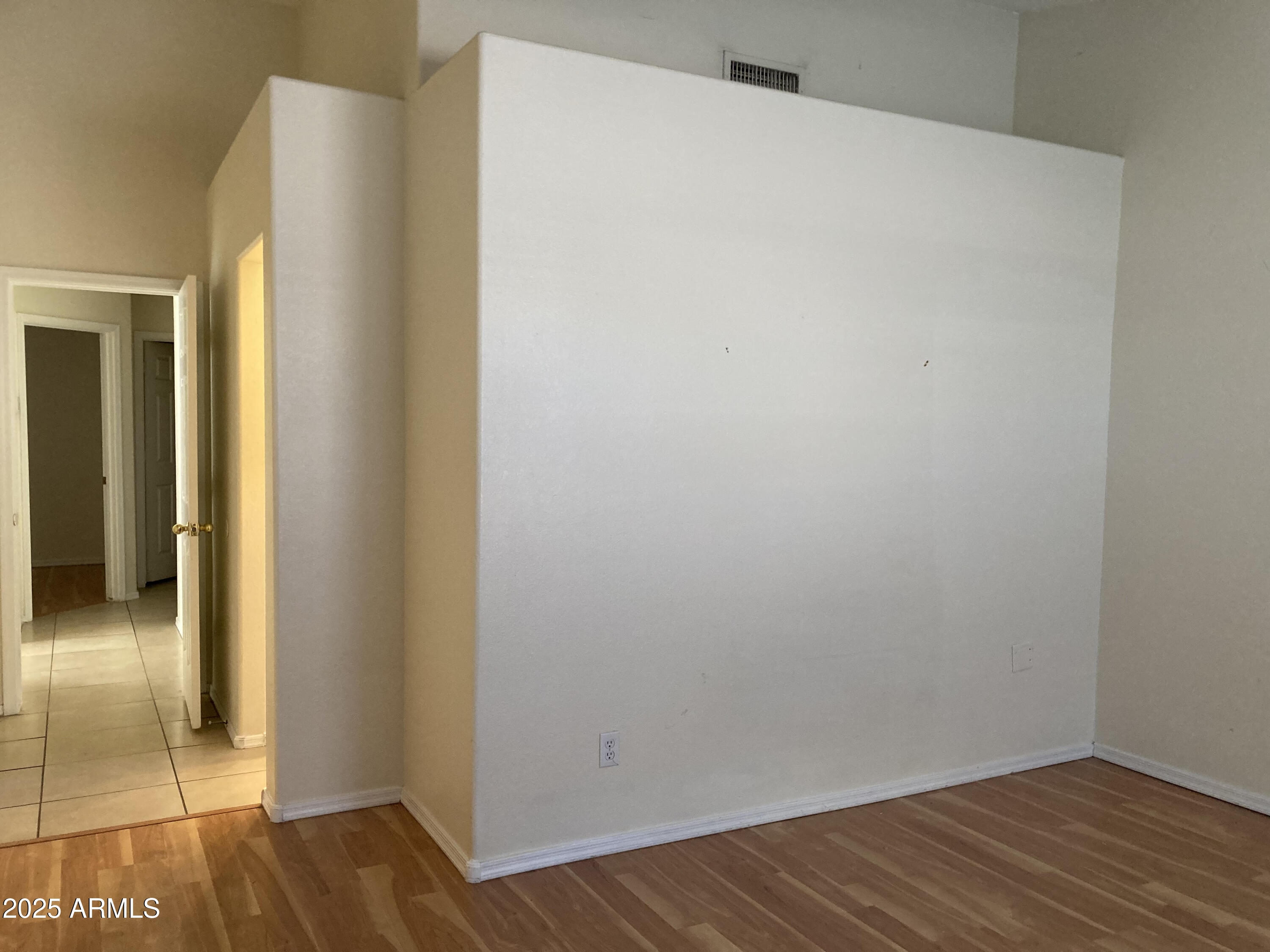 436 West Bolero Drive Tempe, AZ 85284 - Photo 6 of 11 a view of an empty room