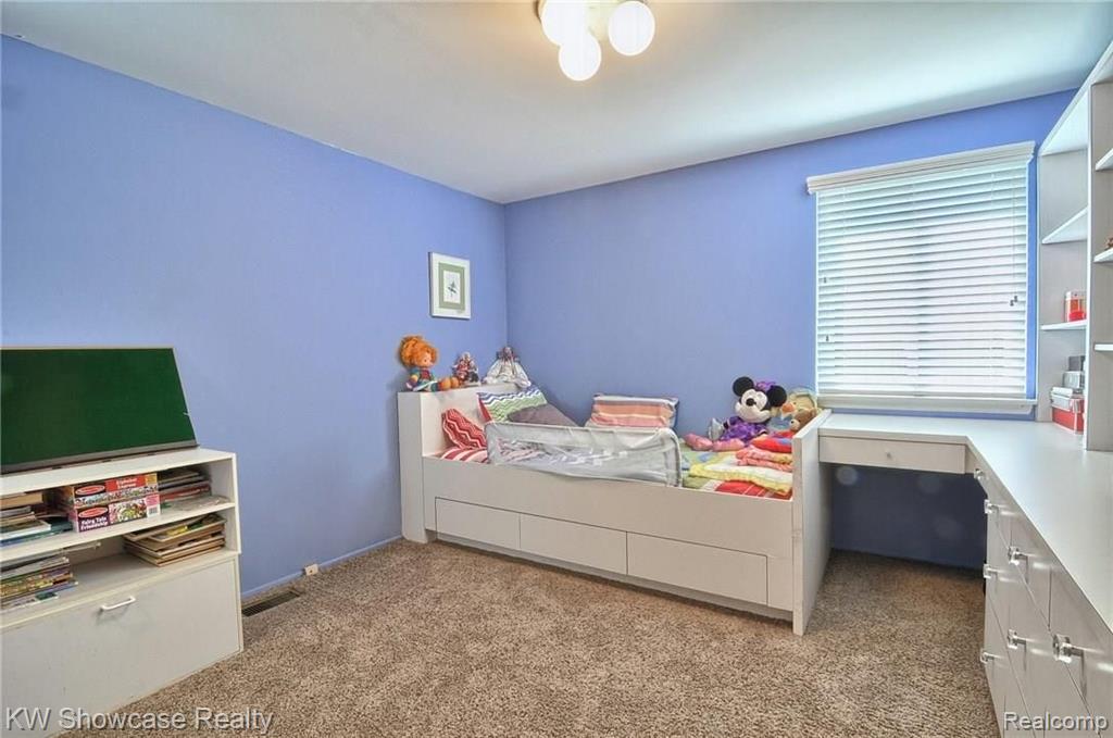 30654 High Valley Road Farmington Hills, MI 48331 - Photo 29 of 43