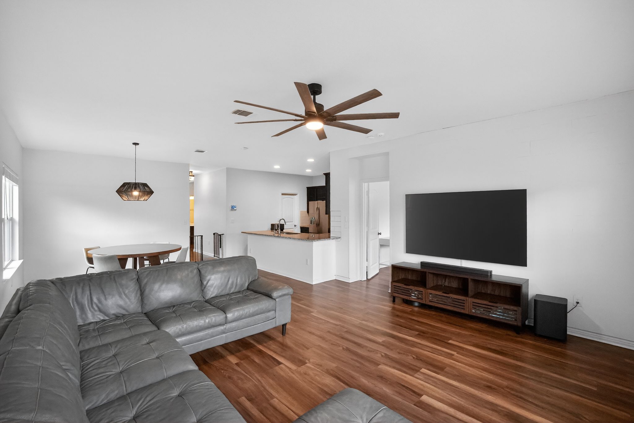 109 Shiner Lane Georgetown, TX 78626 - Photo 5 of 24