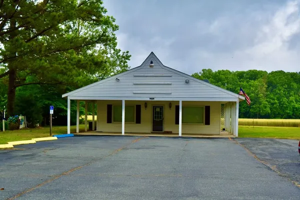 $1,600 | 33453 Chincoteague Road, Wallops Island, VA 23337