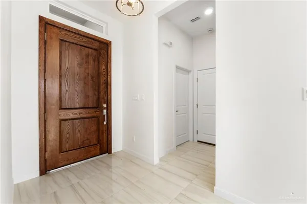 $279,900 | 6004 North Cuesta Del Sol Street, Edinburg, TX 78542