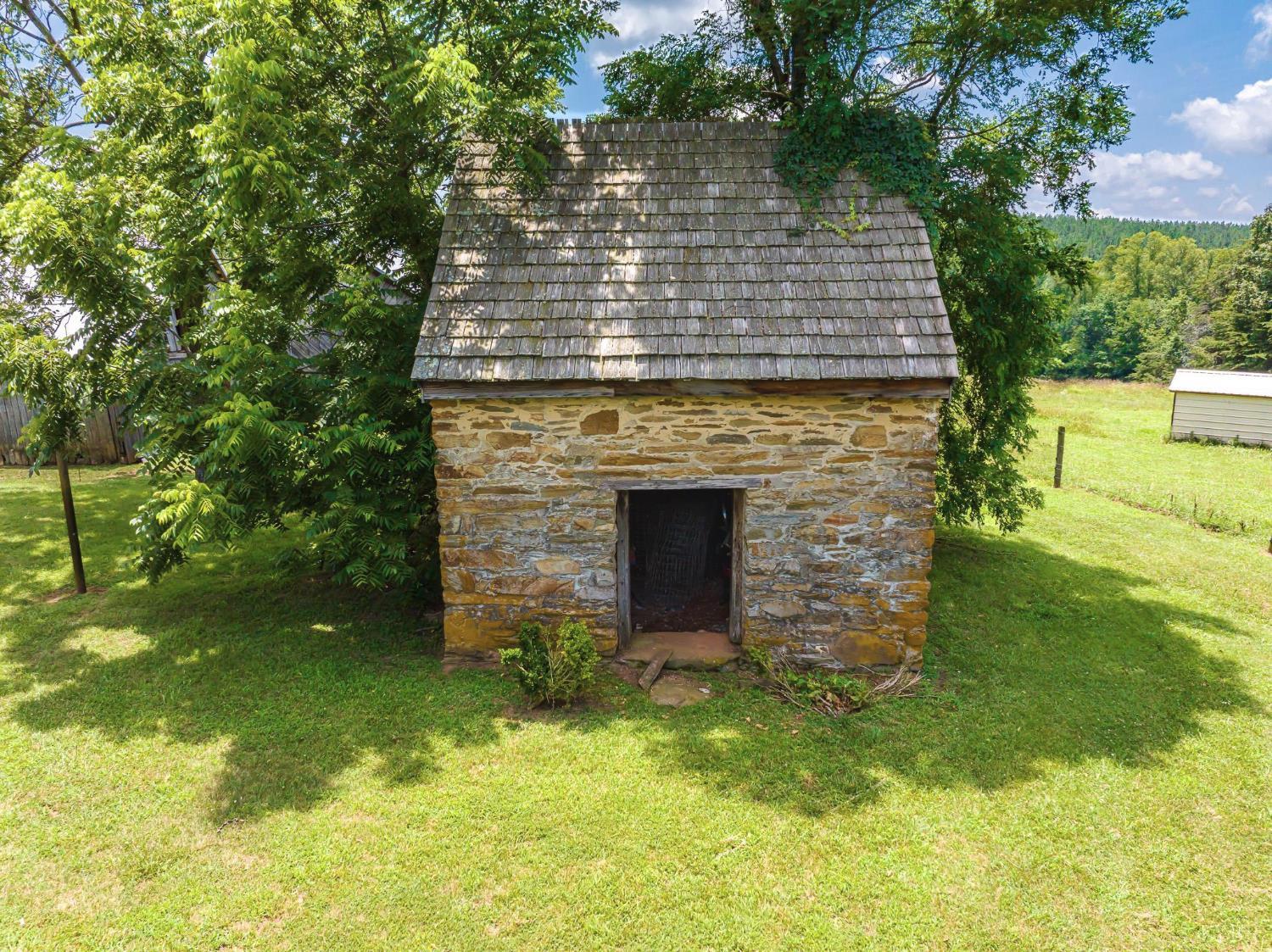 2667 Union Church Road Gladstone, VA 24553 - Photo 60 of 75 a backyard of a house with lots of green space