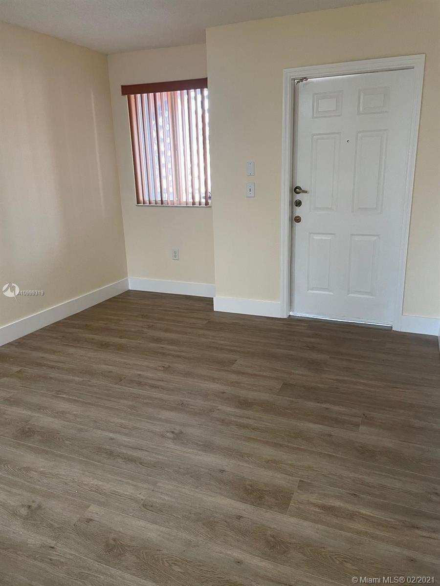 Flagami Miami, FL 33126 - Photo 5 of 20