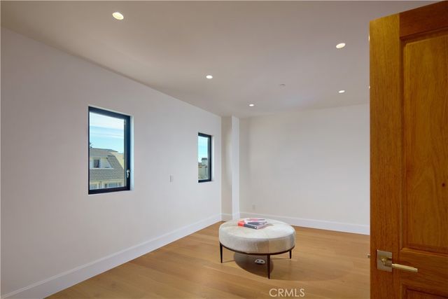 a view of a livingroom with furniture