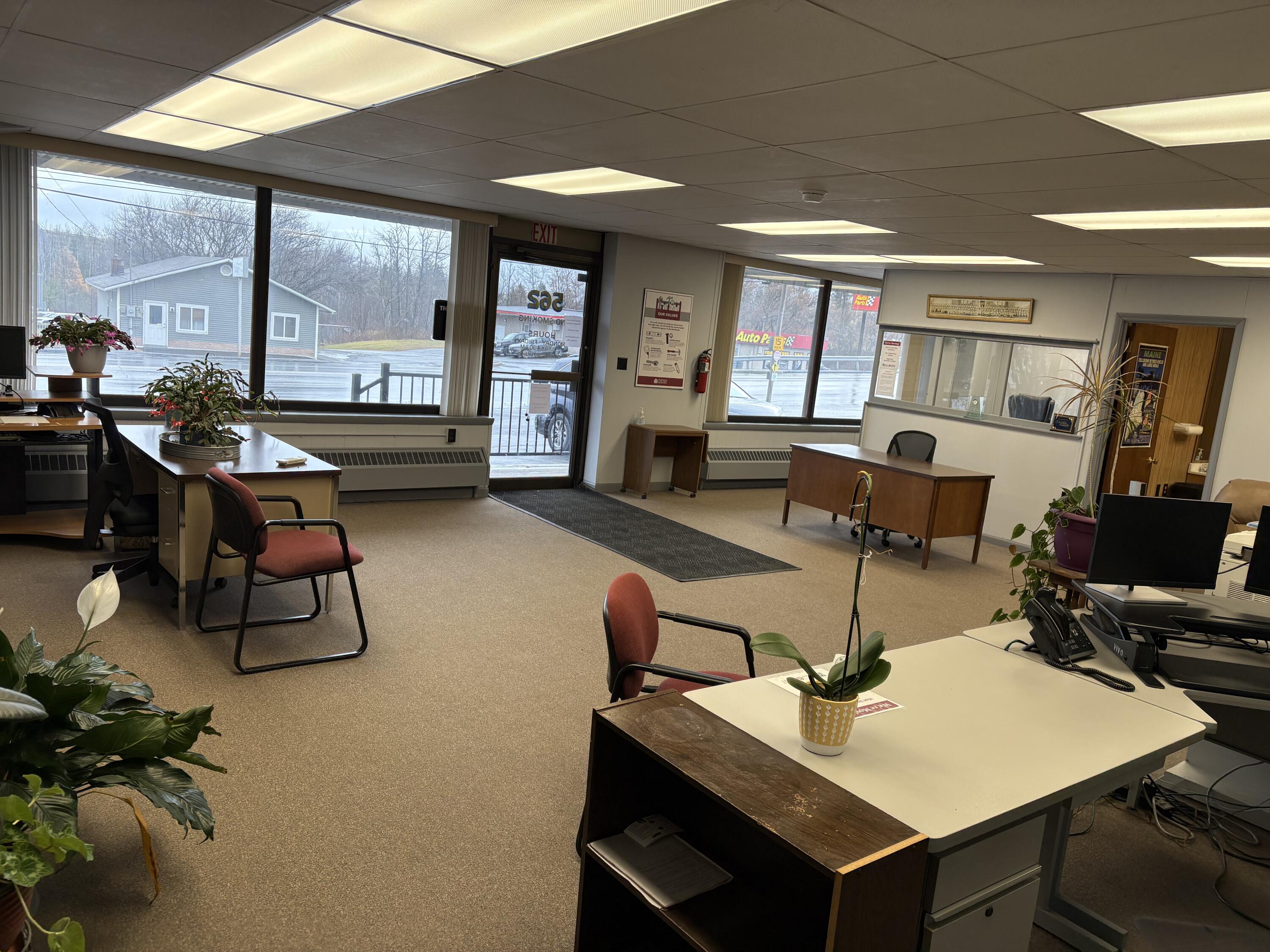 562 Main Street Caribou, ME 04736 - Photo 8 of 19 562 Main Street Caribou 2025 (1)