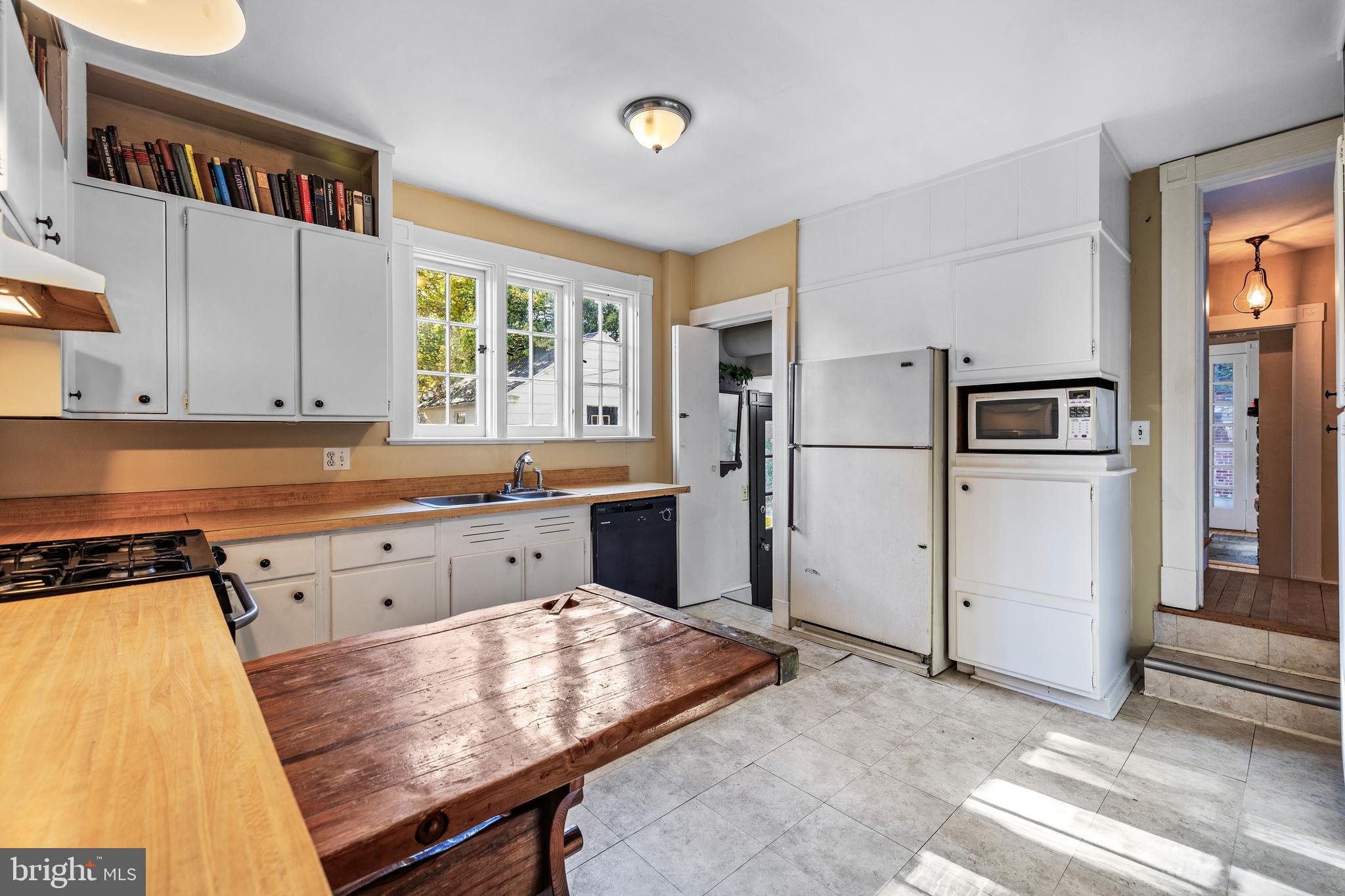 327 Broxton Road Baltimore, MD 21212 - Photo 13 of 47