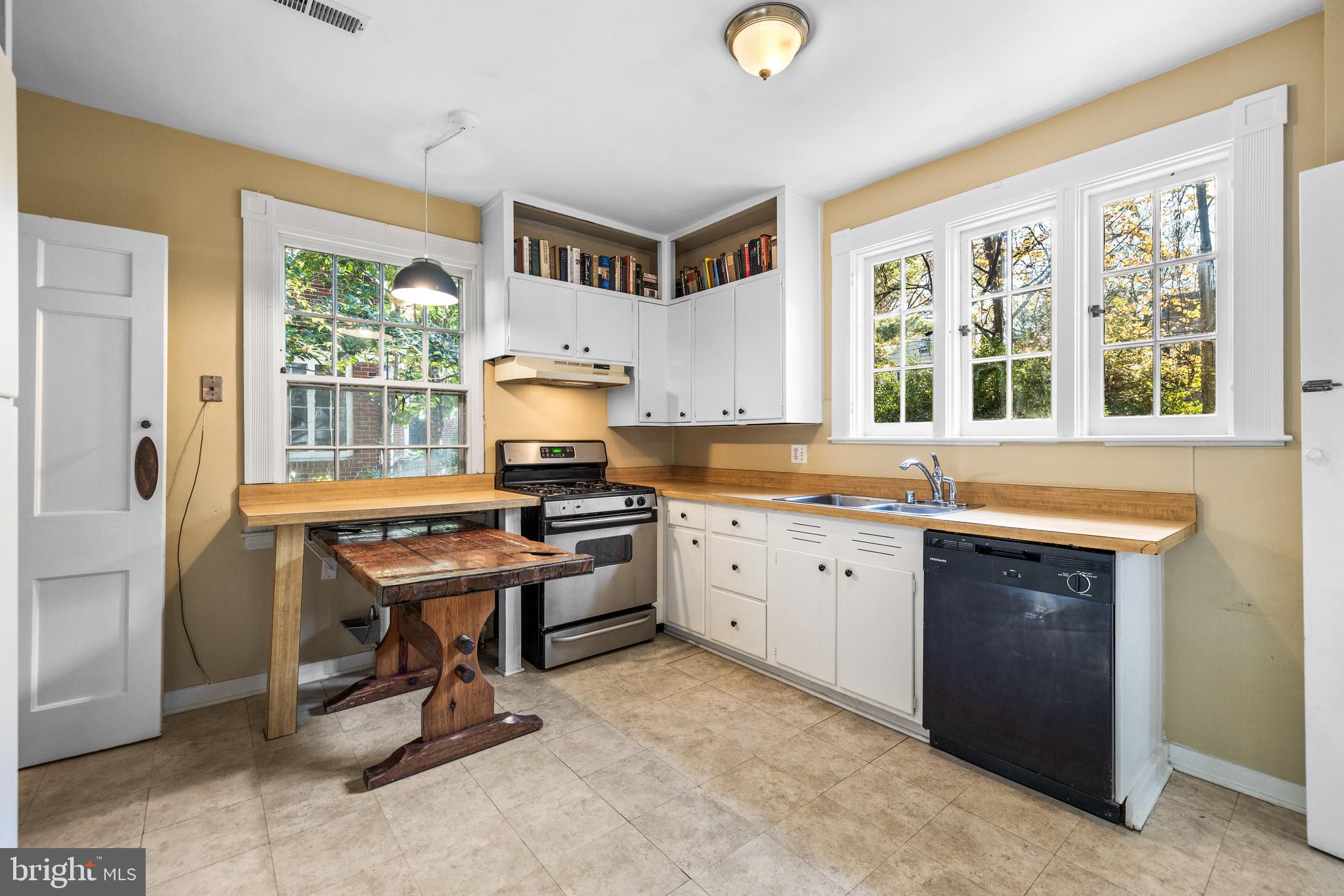 327 Broxton Road Baltimore, MD 21212 - Photo 14 of 47