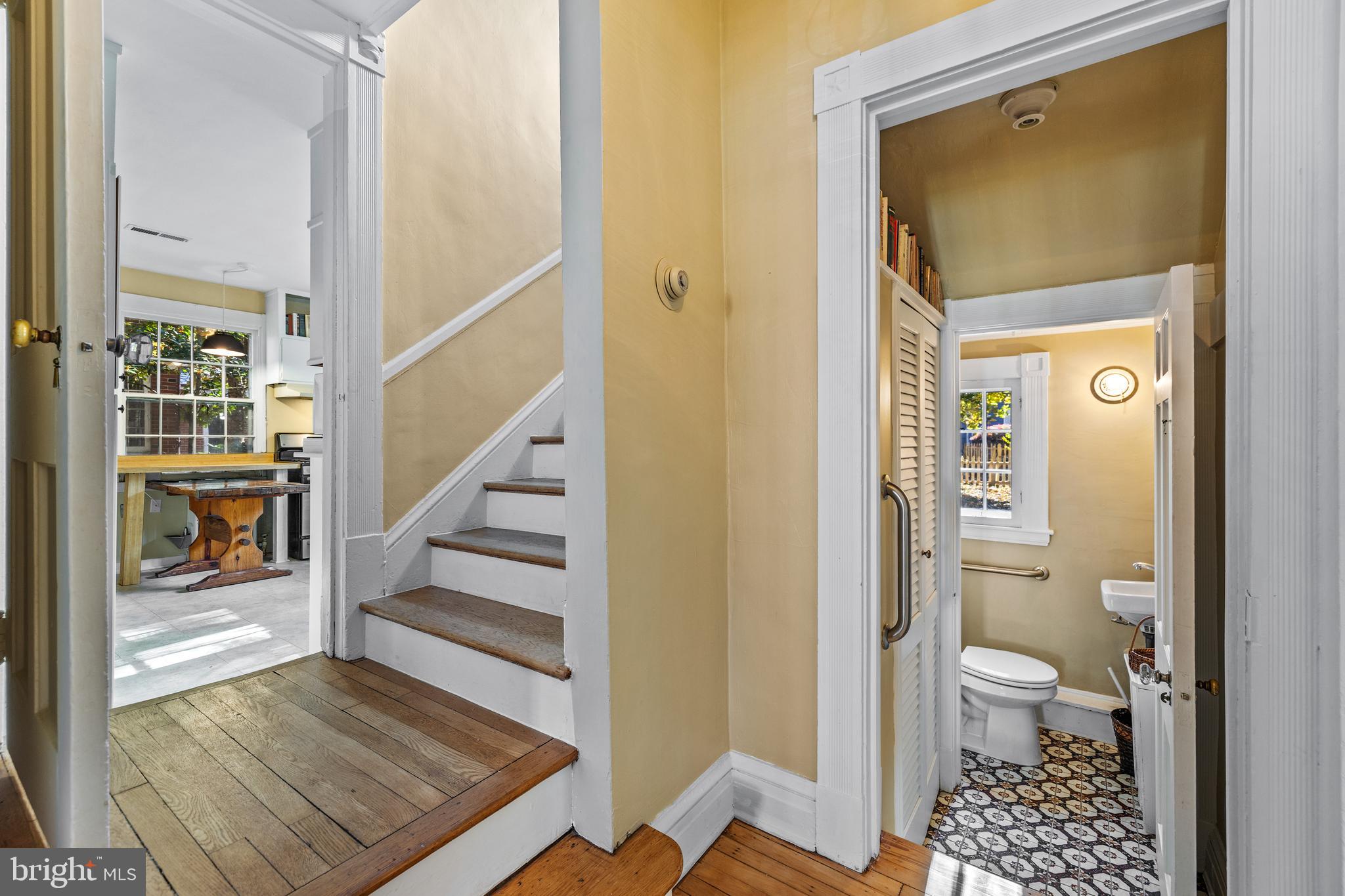 327 Broxton Road Baltimore, MD 21212 - Photo 16 of 47 There's a landing on the steps.