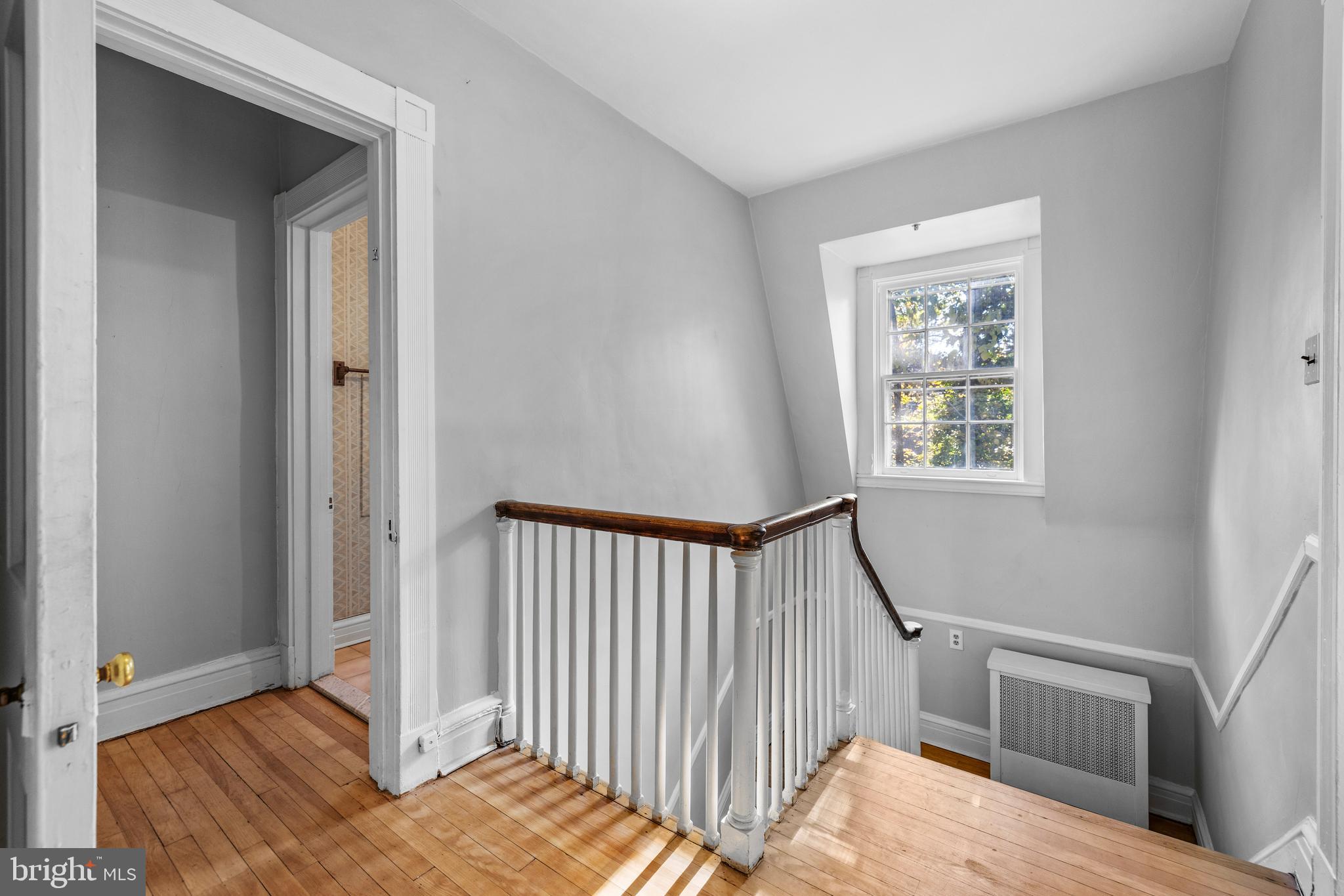 327 Broxton Road Baltimore, MD 21212 - Photo 21 of 47 Upstairs hallway