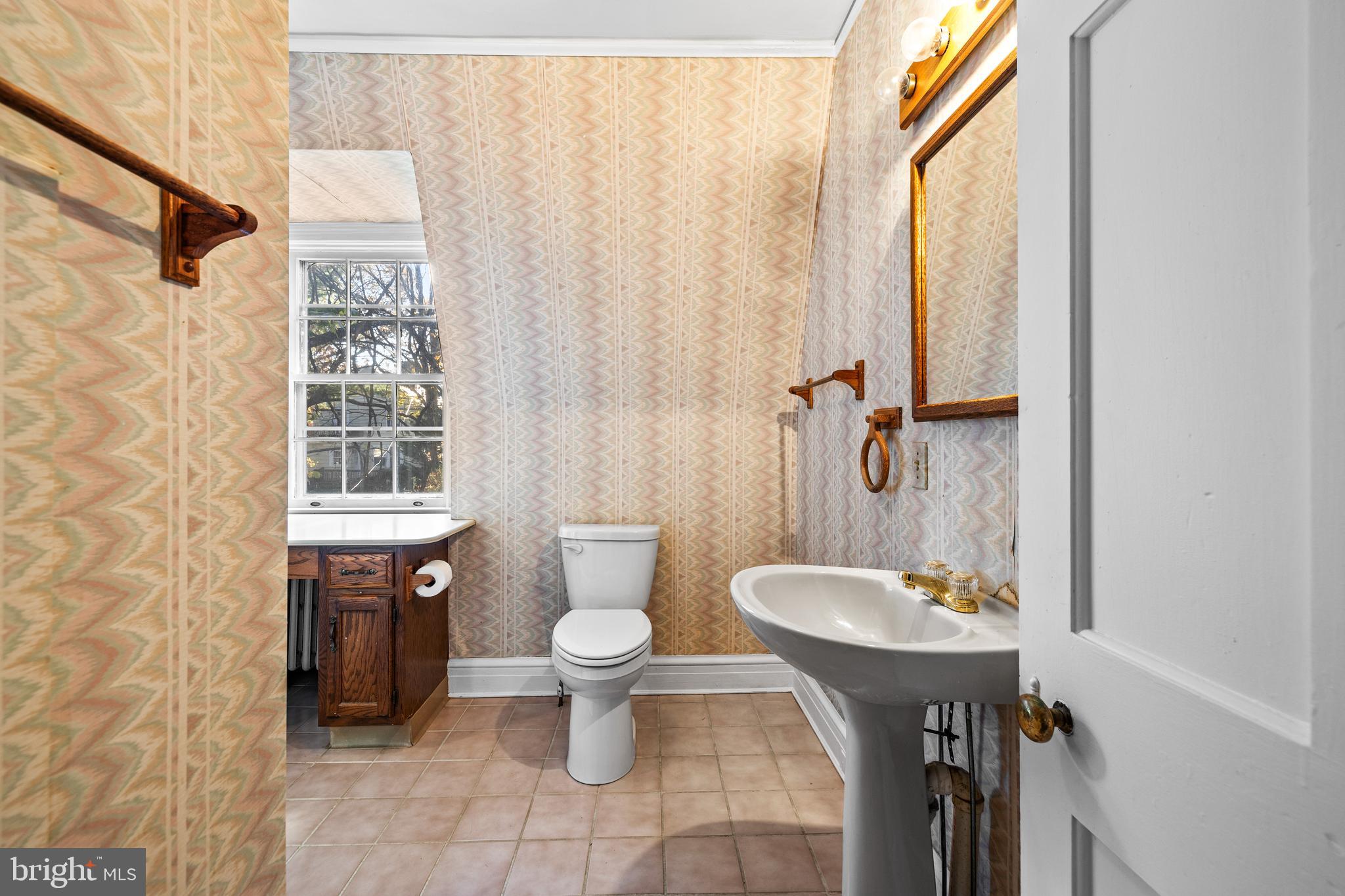 327 Broxton Road Baltimore, MD 21212 - Photo 31 of 47 Primary bathroom