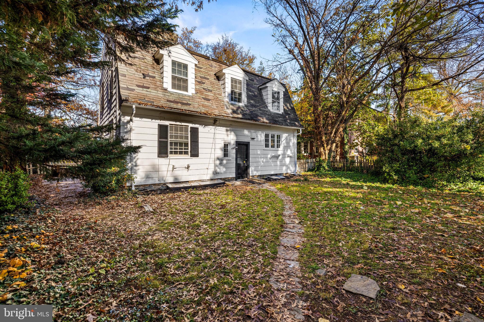 327 Broxton Road Baltimore, MD 21212 - Photo 44 of 47 The back yard is level and fenced.