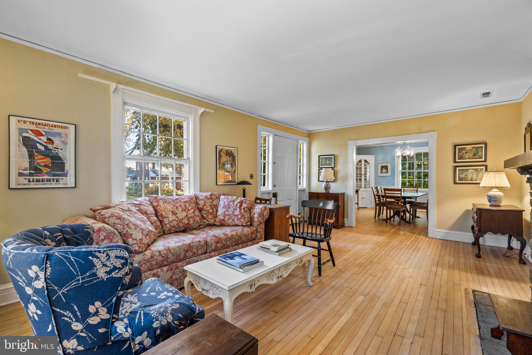 327 Broxton Road Baltimore, MD 21212 - Photo 7 of 47 There are gleaming hardwood floors throughout.