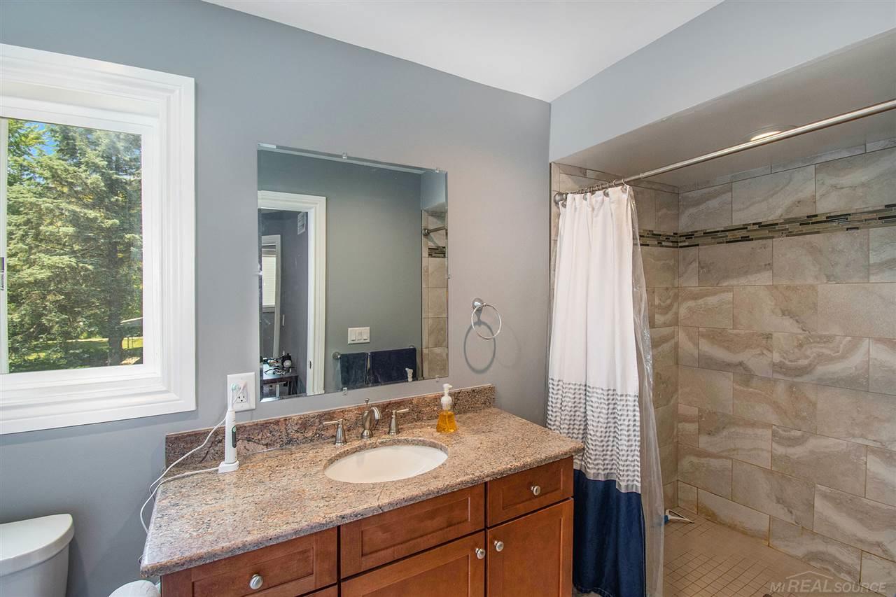 33865 Schneider Road New Baltimore, MI 48047 - Photo 26 of 49 50014914-25.JPG