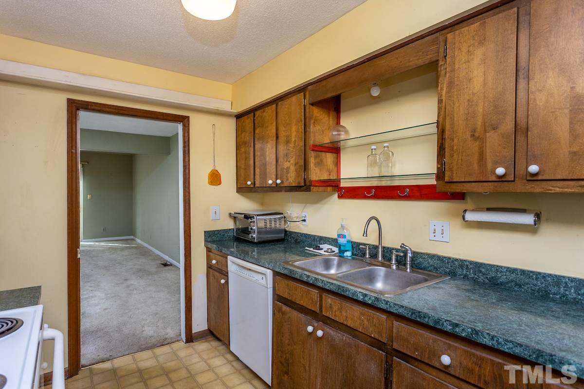 5827 Branchwood Road Raleigh, NC 27609 - Photo 7 of 19