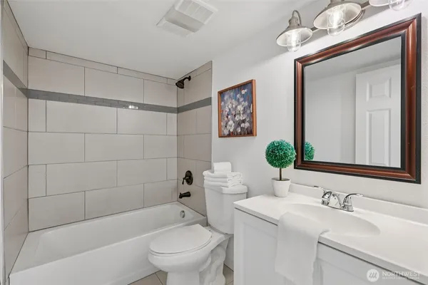 $899,999 | 3414 15th Avenue South, Seattle, WA 98144