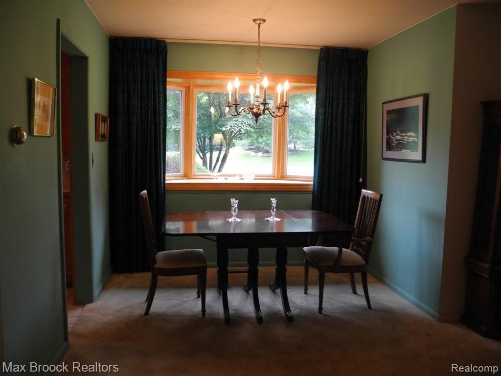 2941 Acorn Road Bloomfield Hills, MI 48302 - Photo 7 of 18 Dining Rm w/Bay Window