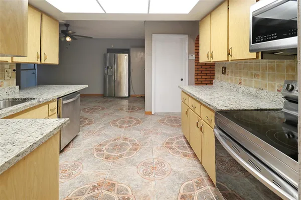 $4,200 | 3241 Northwest 40th Street, Lauderdale Lakes, FL 33309