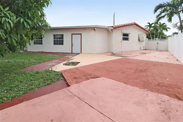 $4,200 | 3241 Northwest 40th Street, Lauderdale Lakes, FL 33309