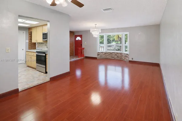 $4,200 | 3241 Northwest 40th Street, Lauderdale Lakes, FL 33309