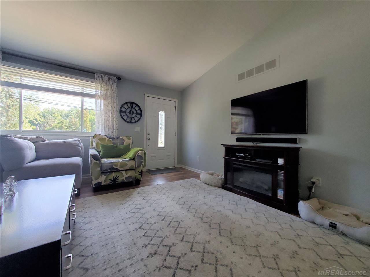 29550 Cotton Road New Baltimore, MI 48047 - Photo 10 of 59 50053894-9.JPG