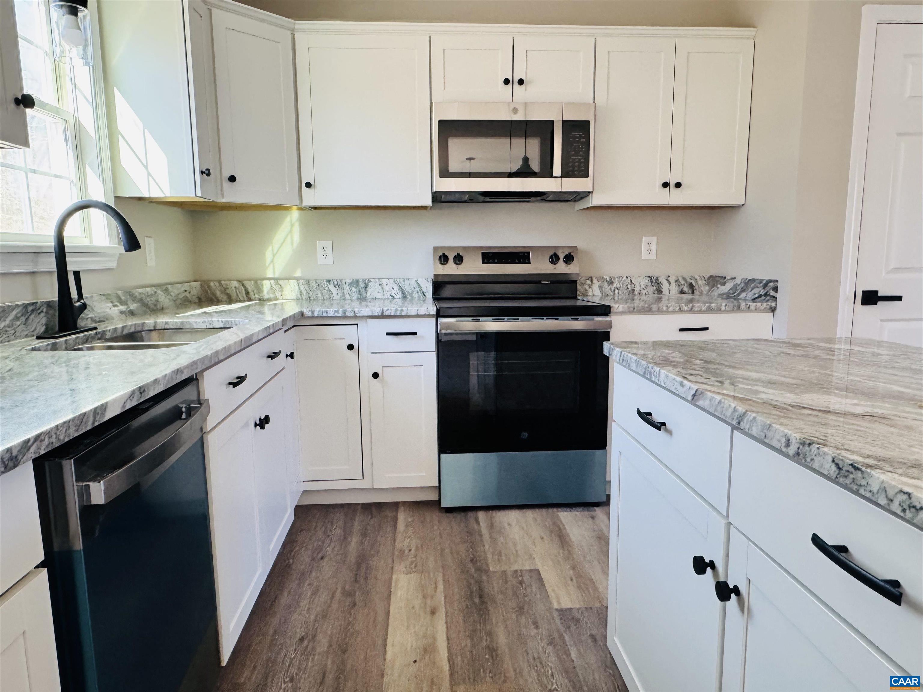 202 Robinhood Road Staunton, VA 24401 - Photo 13 of 75