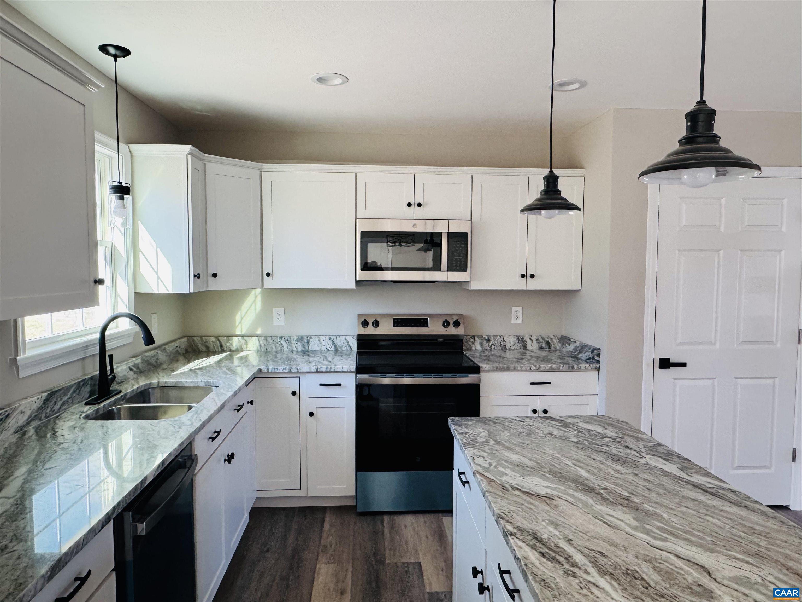 202 Robinhood Road Staunton, VA 24401 - Photo 14 of 75