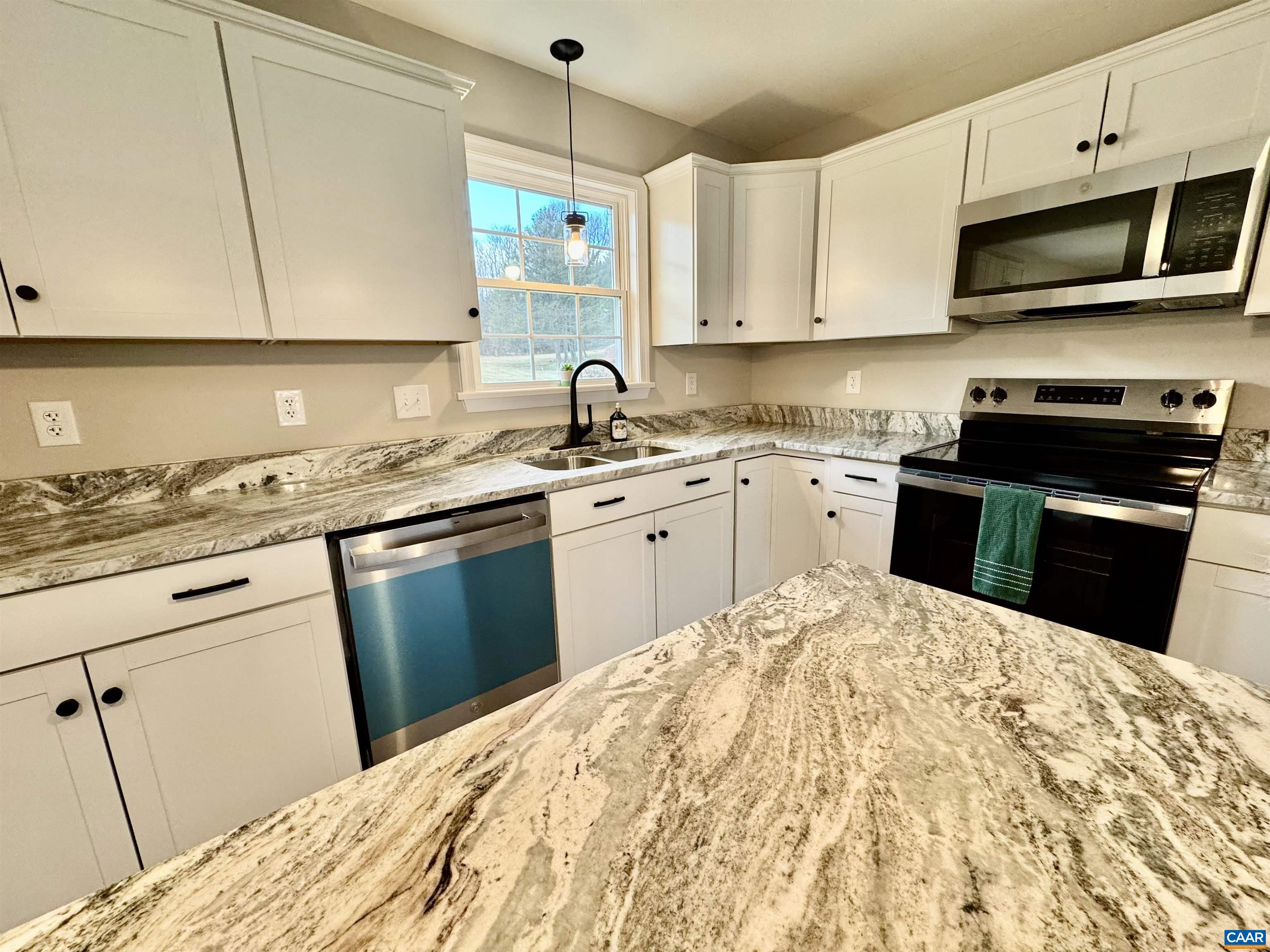 202 Robinhood Road Staunton, VA 24401 - Photo 17 of 75