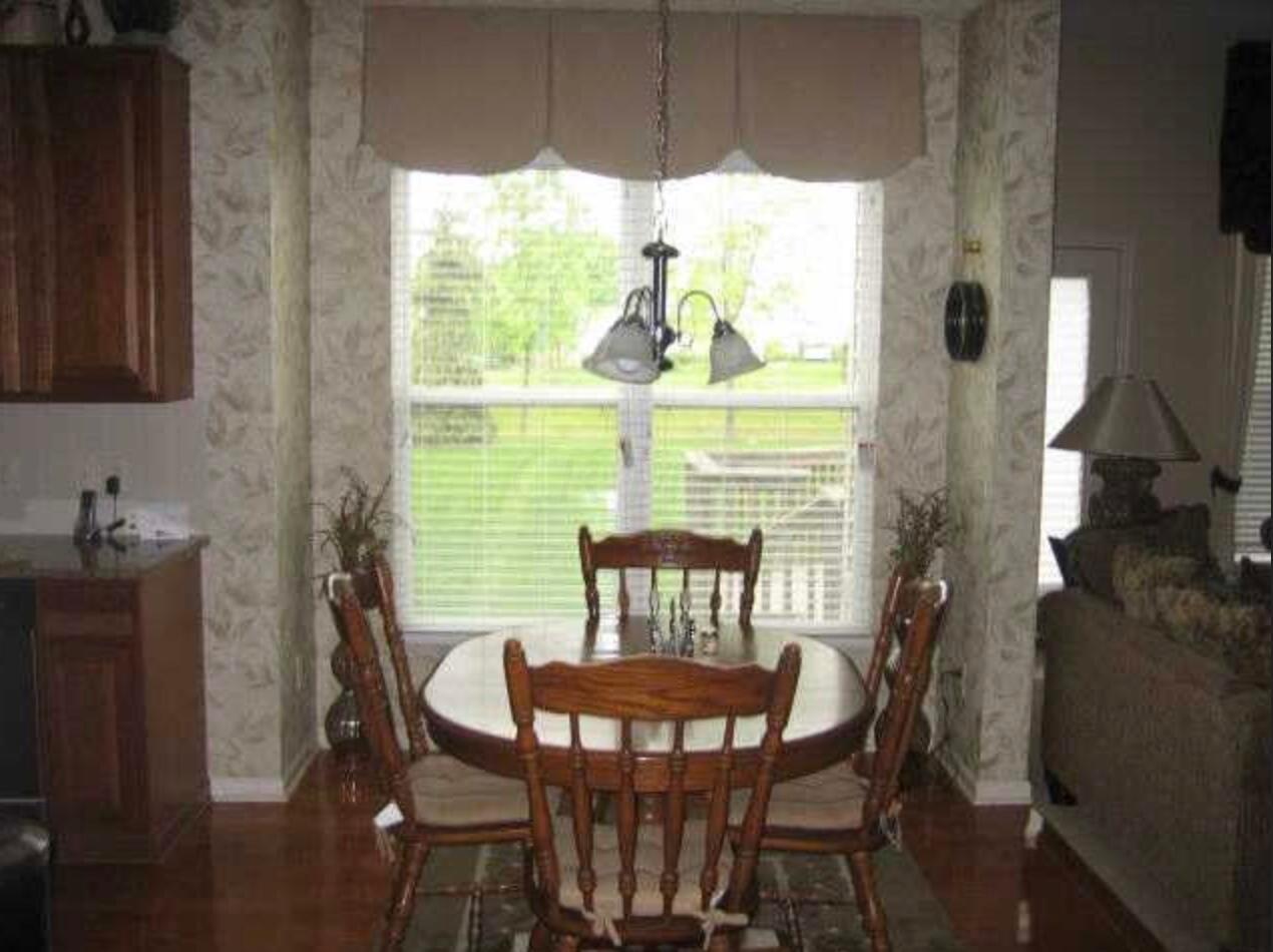 7820 Rodebaugh Road Reynoldsburg, OH 43068 - Photo 17 of 39 7820 Kithcen Eating space