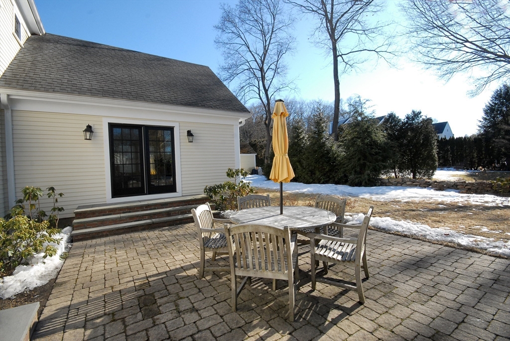 82 Old Bridge Road Concord, MA 01742 - Photo 5 of 42 Gallery Image 5