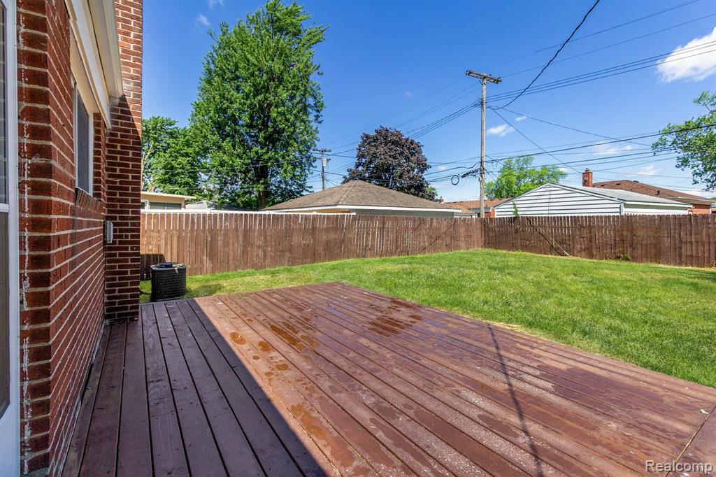 24865 Ridgecroft Avenue Eastpointe, MI 48021 - Photo 33 of 33