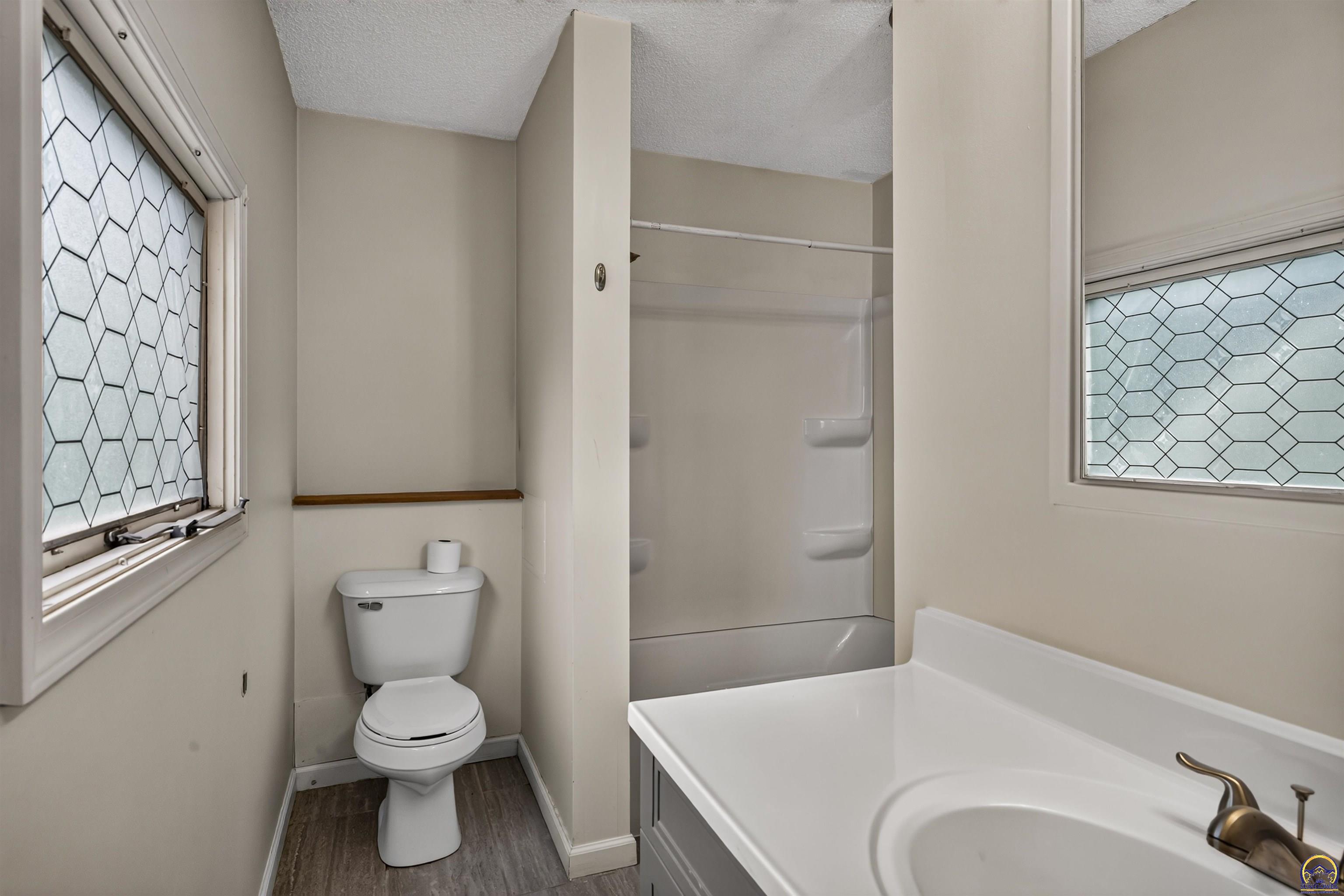1339 Southwest High Avenue Topeka, KS 66604 - Photo 22 of 33