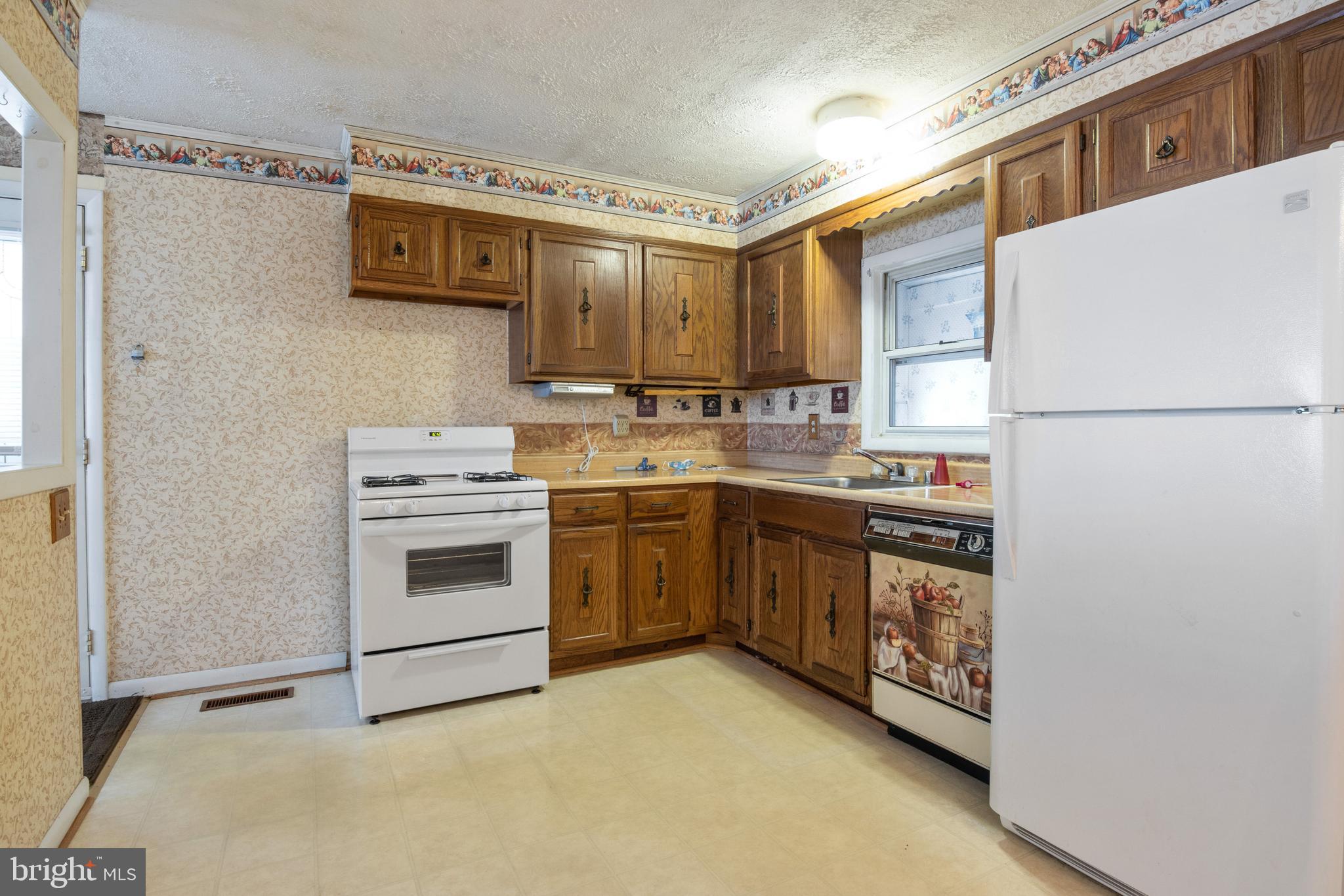324 Brock Bridge Road Laurel, MD 20724 - Photo 3 of 30 Gallery Image 3