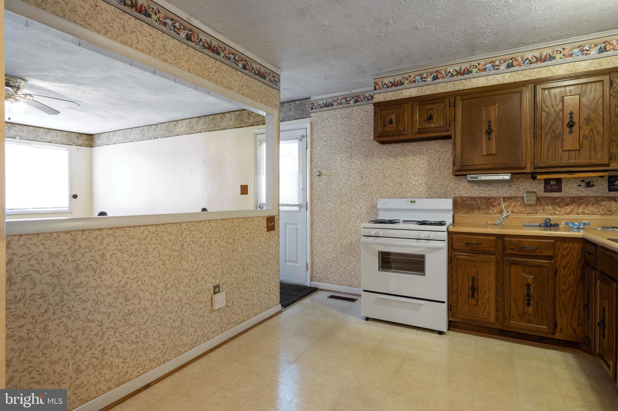 324 Brock Bridge Road Laurel, MD 20724 - Photo 4 of 30 Gallery Image 4